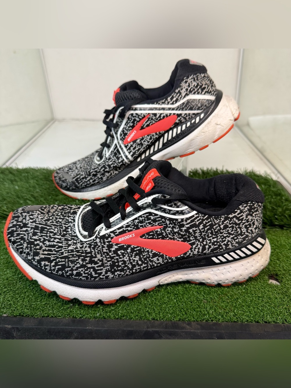 Brooks Adrenaline GTS 20 Women's Running Shoes Size 8.5 B (Medium) Black